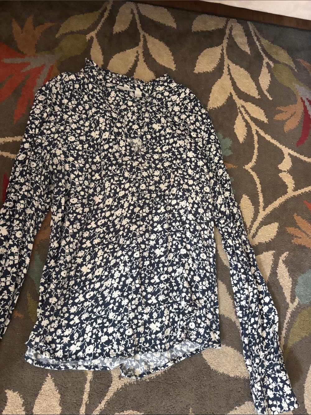 hinge Navy and White Floral Button-Front Blouse